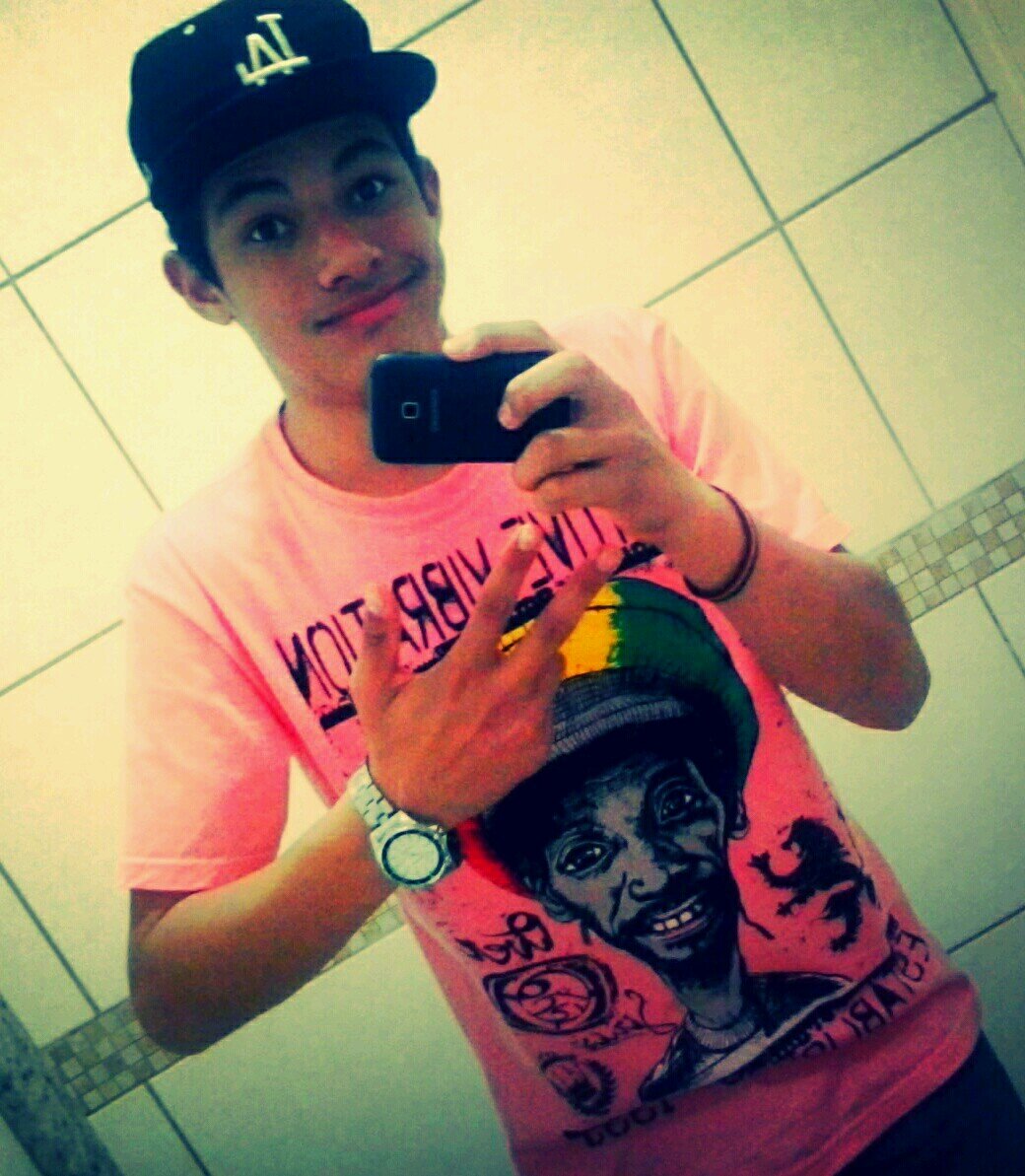 Menino lindoo e... abobadooo kkk' naoo tenho cupa de ser assim aff