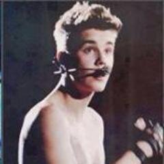 Twitter Official en español en donde tendrás toda la información en nuestro sexy canadiense. | @justinbieber |