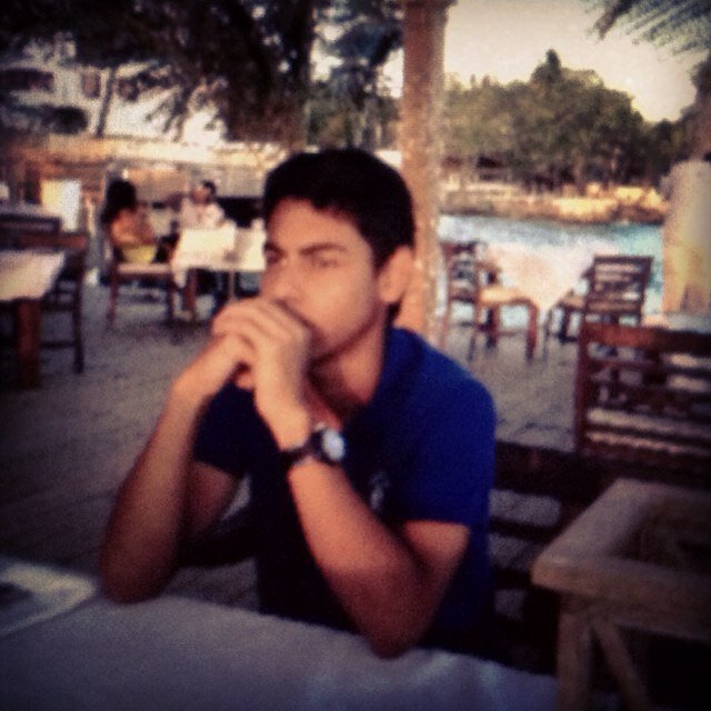 roberto180198's profile picture. Follow me and I follow back =D