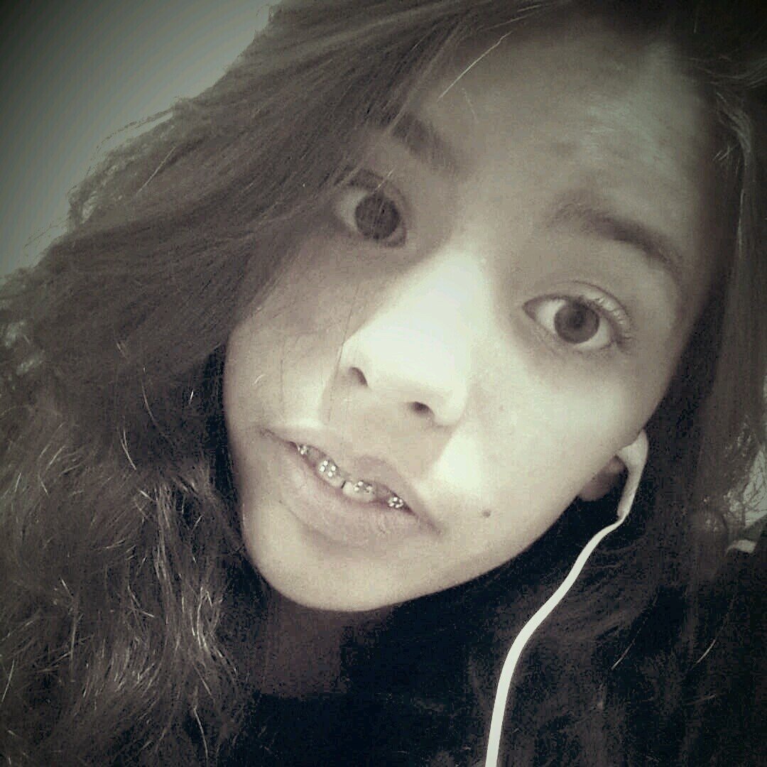 A Single, Someday ..  Brazilian,13                                          Instagram: poodlesmile                             Follow Back:)