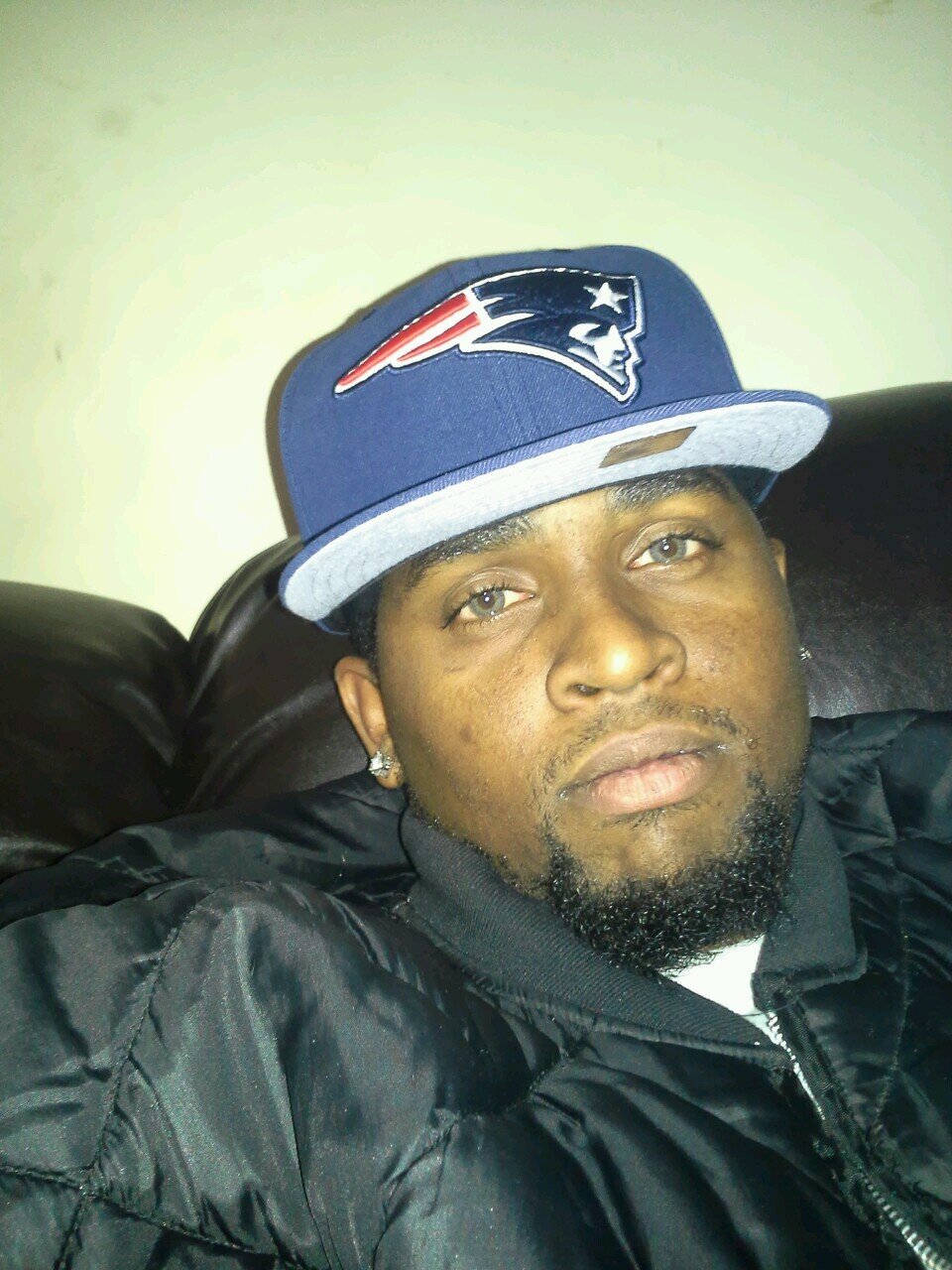 im brian im 24 ima cool dude....I keep it 100.....kik me @fiftyman23......IG @TooReal50...facebook..@Brian TooReal Thomas