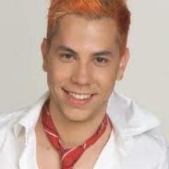 Iai Galerinha, me chamo Giovanni Mendes Lopes, sou o mais lindo e perfeito do Elite Way School, todas as garotas me amam. Amigo de Diego e Tomás, Parte do RBD.