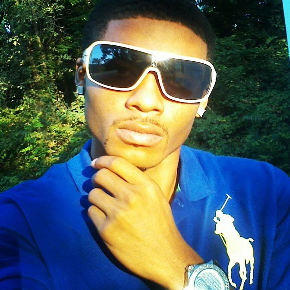 M.o.Erythang!! Rapper from Roanoke ,Va - 19yrs old - All bout $$$ i work hard at wat i do! (Stay Fresh Af) Live Da Highlife - Its Y.O.L.O