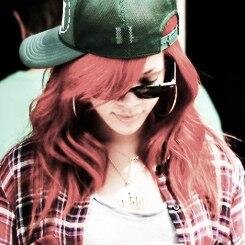 #Directioner #Lovatic #RihannaNavy #LittleMonster #Barbz