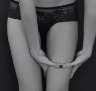 InfiernoED's profile picture. ¿Tú también oyes esos insultos constantemente? M: 50 kg. Todo empezó con una dieta y acabé perdiéndome a mí misma.