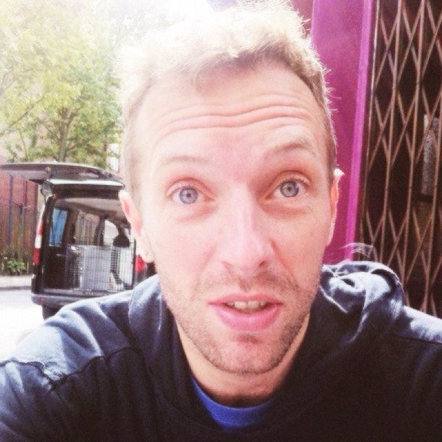 Hello, I'm Italian and I'm 16. I love Chris Martin and @coldplay , the best band in the world! Follow me? :)