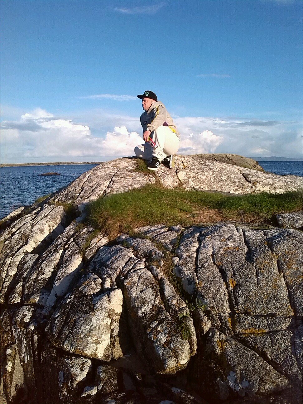 TG4 face, Radio Presenter, FLIRTfm, aspiring journo and writer. Not much of a role model, more of a roll model i.e baguettes etc. All my own views in my tweets!