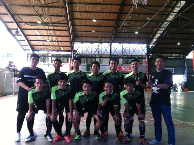 FutsalFISUNJ's profile picture. Akun Resmi Futsal Fakultas Ilmu Sosial Universitas Negeri Jakarta ! Berjuang untuk prestasi :)