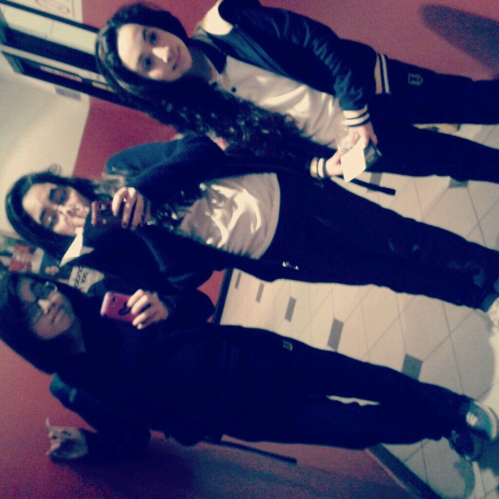 Me encanta one direction, Little mix y el rap:) son lo mejor que me a pasado en la vida...me gusta el baile y la musica
