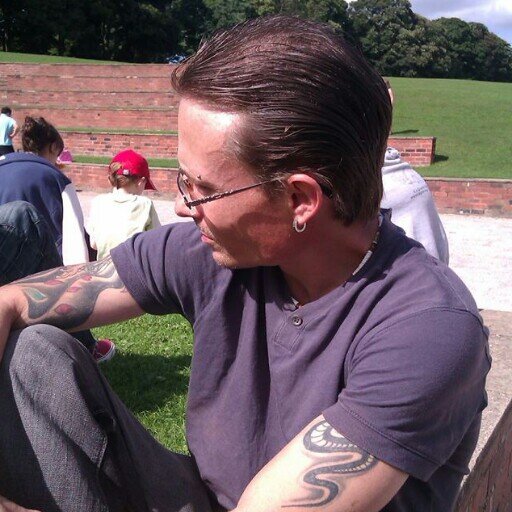 into rock music, martial arts and tattoos. married to @nanna_tatybo.