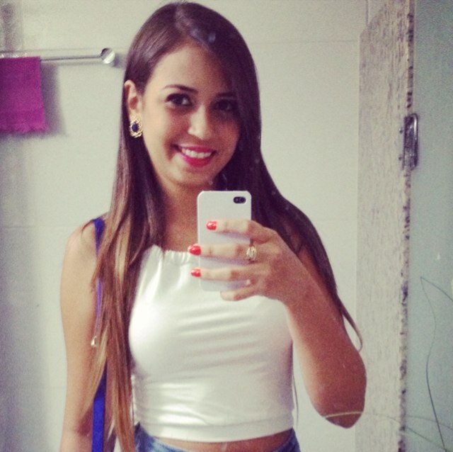 O ser humano nao suporta a felicidade alheia .. ♪ - Você tem o direito de falar o que pensa, mas não tem o direito de julgar quem não conhece !