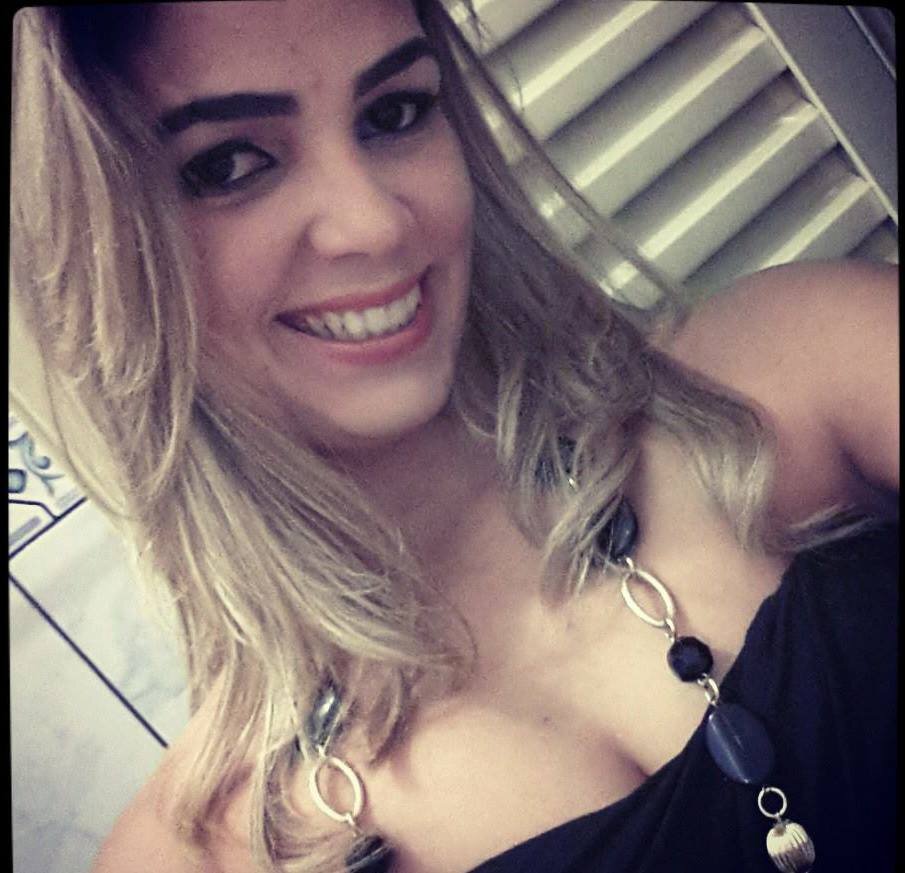 Nasci pra satisfazer a grande necessidade que eu tinha de mim mesma! ;)