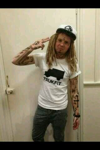 independent Artist, The White Weezy F, Booking TheWhiteWeezy@gmail.com