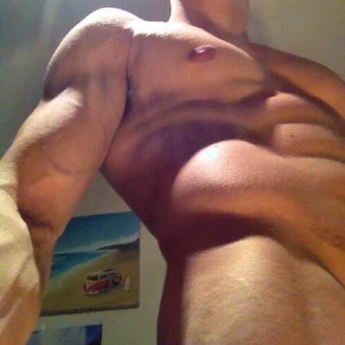 Bringing you REAL hot/fit guys' pics/vids of all varieties • Retweet & Follow