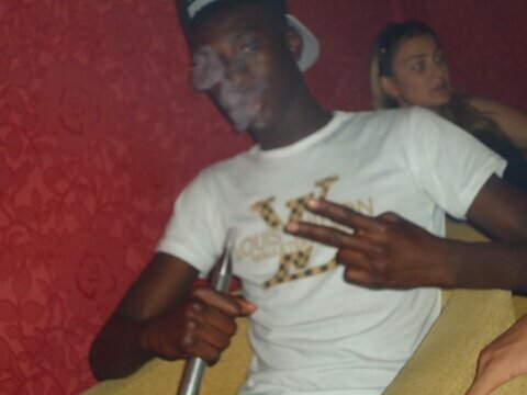 BaamsEnI's profile picture. #TeamNiro #TeamCTR360 #Pogba Qui m'aime me suit ! Follow follow me 8) Mes couilles sont barcelonnaise et ta mere est madrilene #TeamBarca#