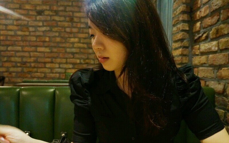 감성적과 현실적의 중간지점에 99%긍정적:)