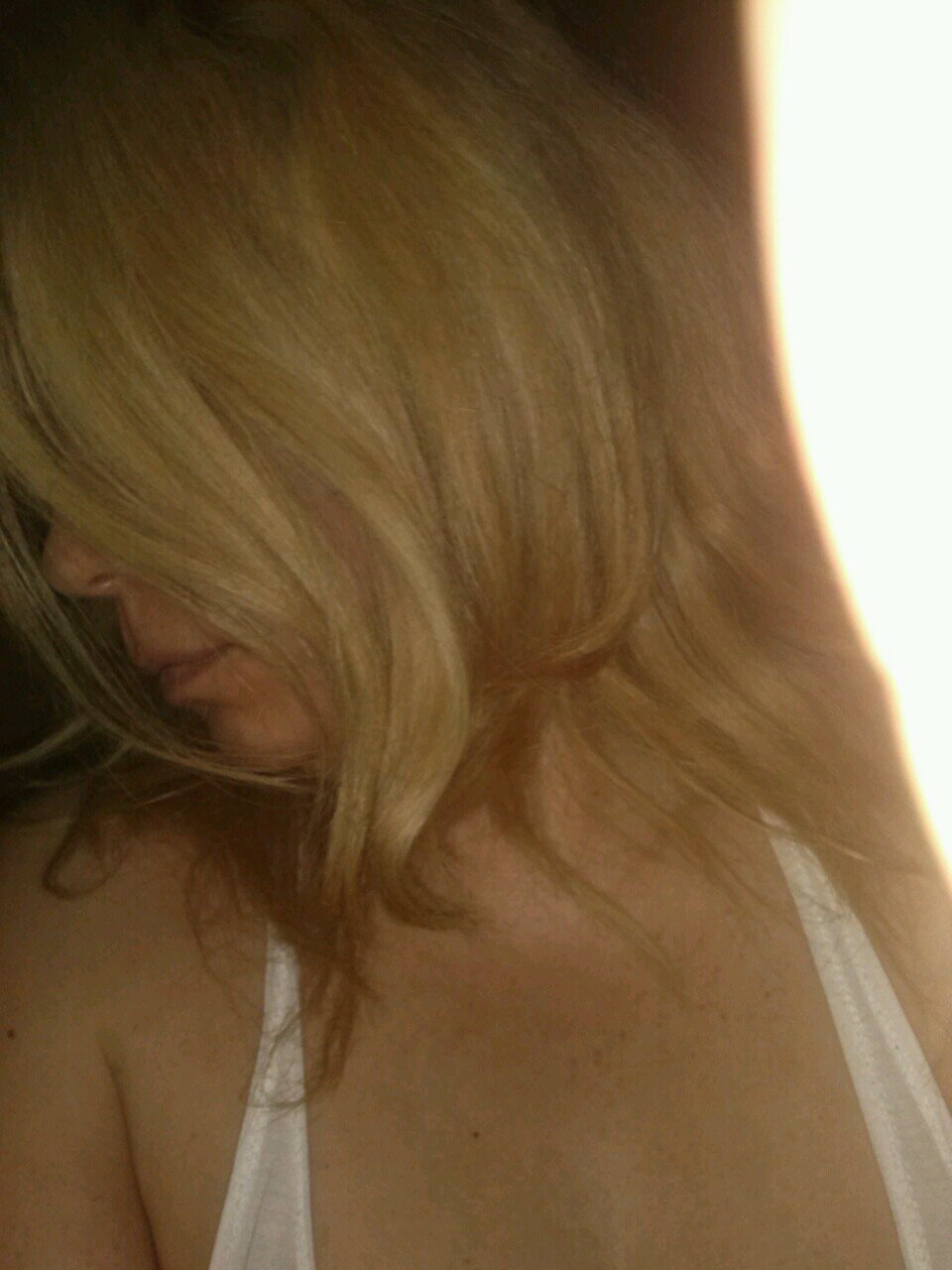 alelislive's profile picture. Señorita de día... Rasputina de noche