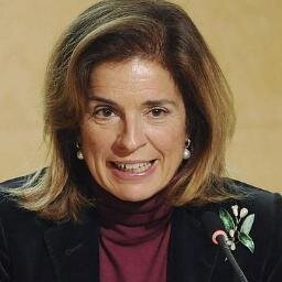 Nombre: Annie Bottle. Profesión: alcaldesa of Madríd. Hobbies: tomar relaxing cup of cafés con leche in plaza Mayor. Estudios: filología inglesa en Oxford.