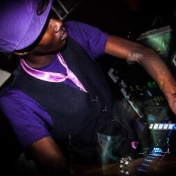 A purple non human representing all things bassline :D