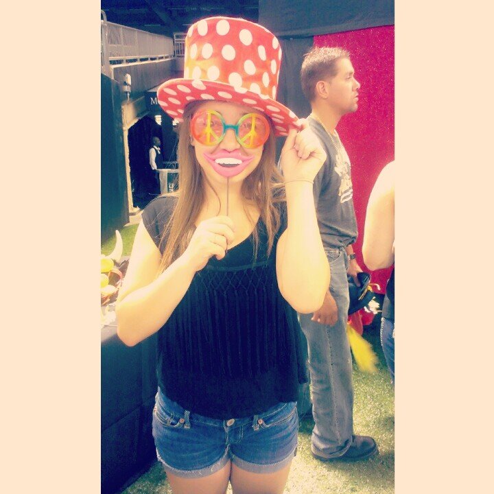 Follow me, I follow back. (: Follow me on instagram.. @SmileeX3