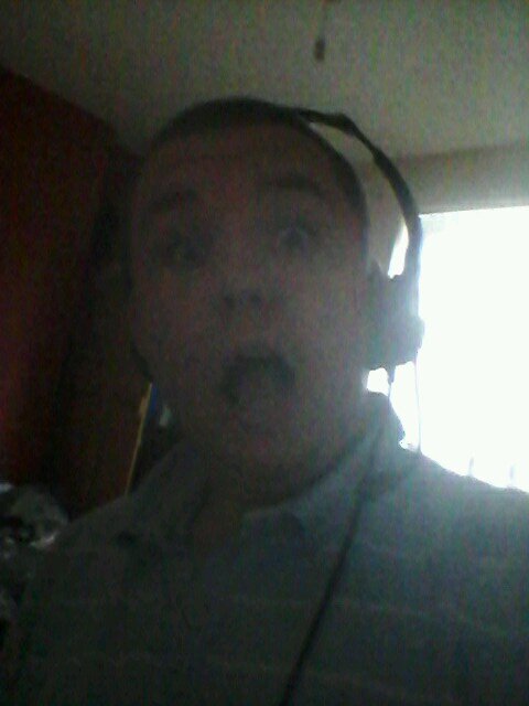 I play xbox (My GT is Venom DeoX and im a fan of Fariko Foxtrots.) Want to be a pro gamer so bad, OpTic Pred OG-my inspiration!