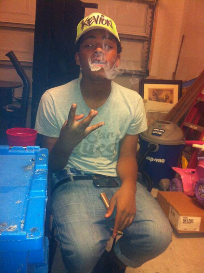 #Moneeworld#Deeblock. S/o to my bruthaa rhondo doinn hits . my fav nana , the guys , Oe and my everything keke wass heaa *: #FreeDaGuys cooln w.dwade