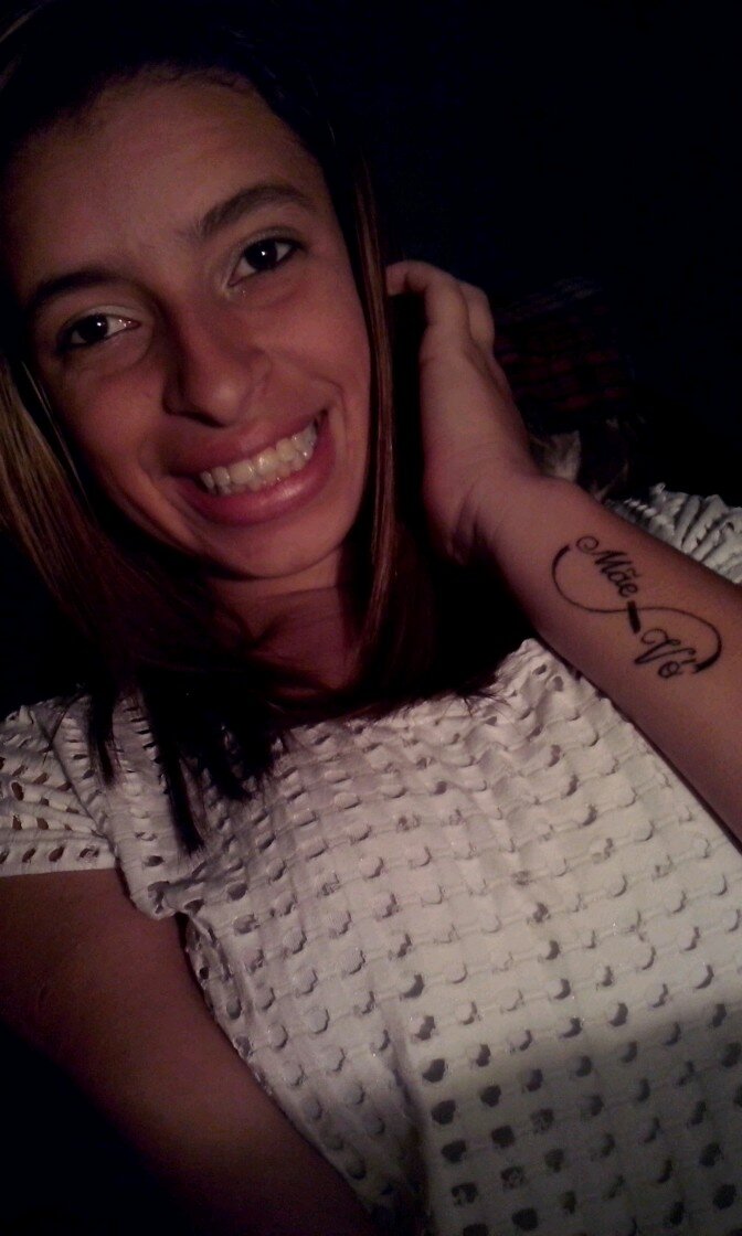 - Suas críticas só me fortalecem (y) , -  Não vivo de sonhos , vivo apenas da vontade de realizá-los . (: