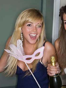 penechvgn's profile picture. Métro, boulot... let's go to the party !