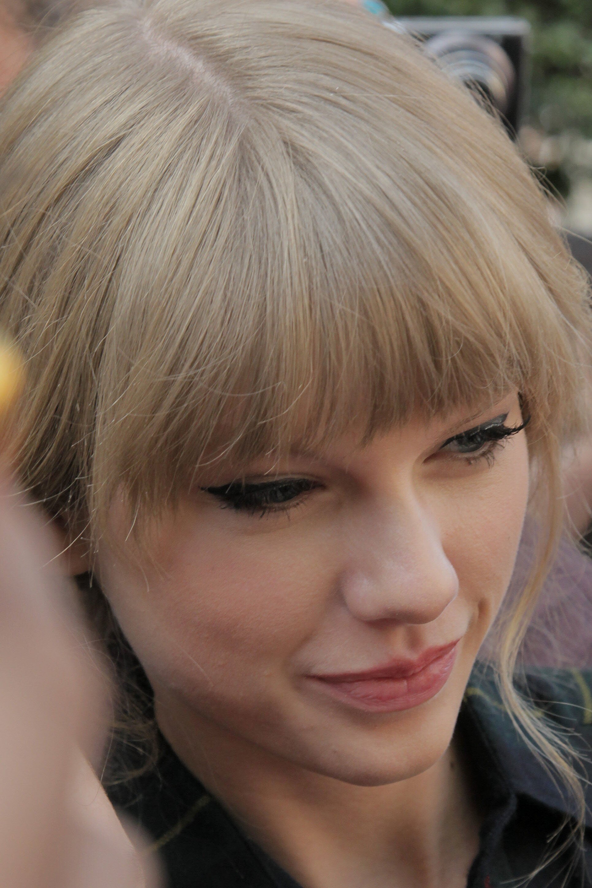I am the number 1 Swiftie, I love her with my whole heart. I wanna meet her someday :)