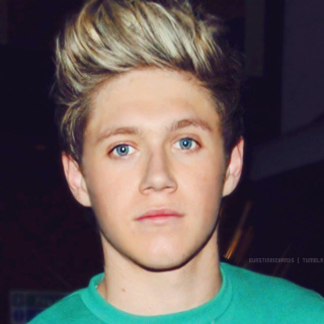E se ti senti sola, alza lo sguardo e pensa che siamo sotto lo stesso cielo.
-One Direction-