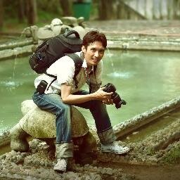 Photographer Helper, Social Media Nut, Link Sharer, and haven't read the Tao of Twitting yet