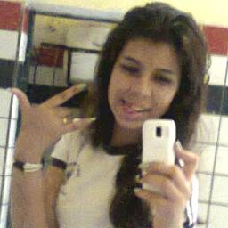 Ñ sou uma garota normal. Ñ choro por uma unha quebrada, amo preto. Prefiro um all star, ñ sou fresca, nem fico gritando a cada 5 seg pra chamar atenção.