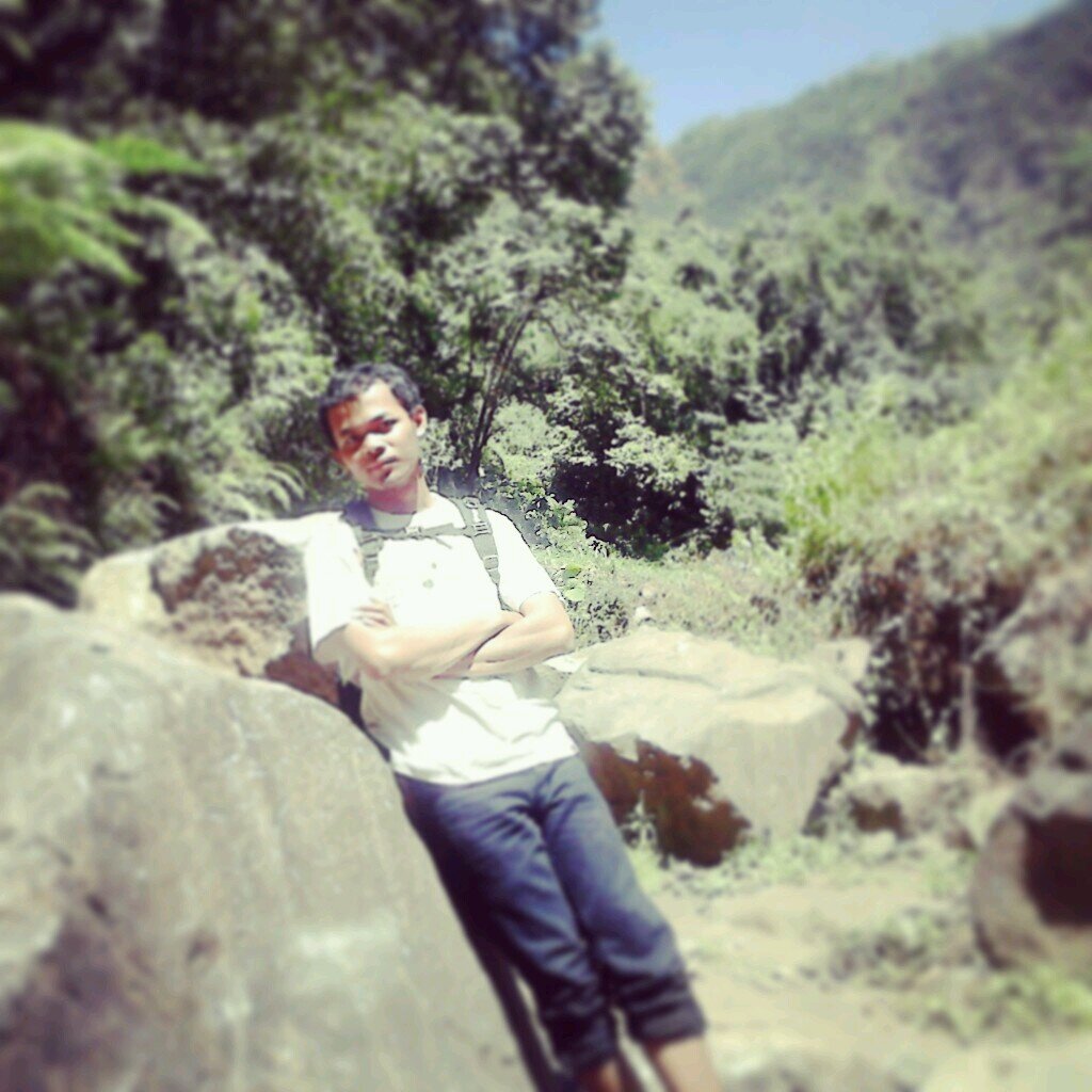 just a moslem boy who want to be a real moslem !!!  الله اكبر