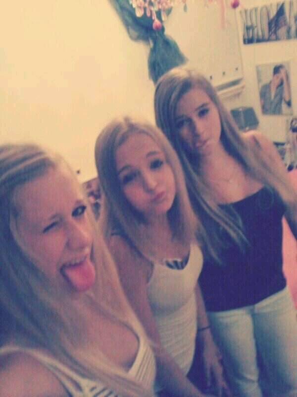 mama zit vooraltijd in mn hart rustzacht ! ♡} MB1 } Voor altijd me beste vriendinnetje xx Anne}