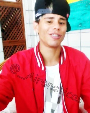 Amo um louco , lindo e apaixonante te amo  muito !