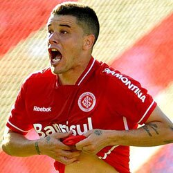 Sabe aquele cara craque, perfeito, gringo, marrento, lindo, demóóóis...? Pois este é o Andrés! O melhor Camisa 10 das Américas! ❤D'Alemaníaca com muito orgulho❤