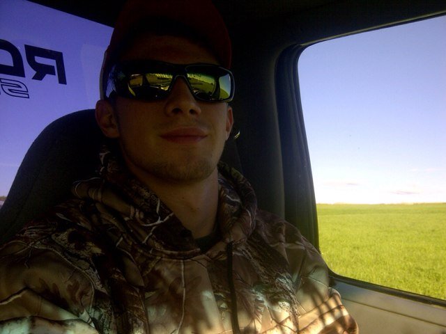 I got that real good feel good stuff up under the seat of my big black jacked up truck rolled on 35s