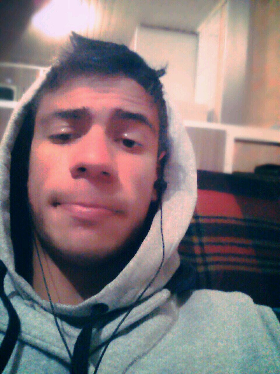 A confiança é uma mulher ingrata , te beija te abraça te roba e te mata (8