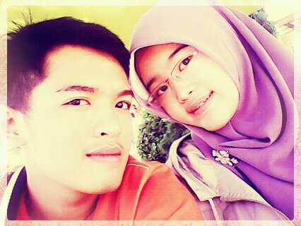 I'm Muslimah , Allah SWT is my lord , Islam is my religion , Nabi Muhammad Saw is my role Model , I love my family (ʃƪ♥ﻬ♥) and I be yourself (ړײ)