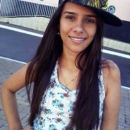 16 anos, Cristã-Católica, Geminiana, de Humor variável, Mais sempre demostrando Alegria  =)