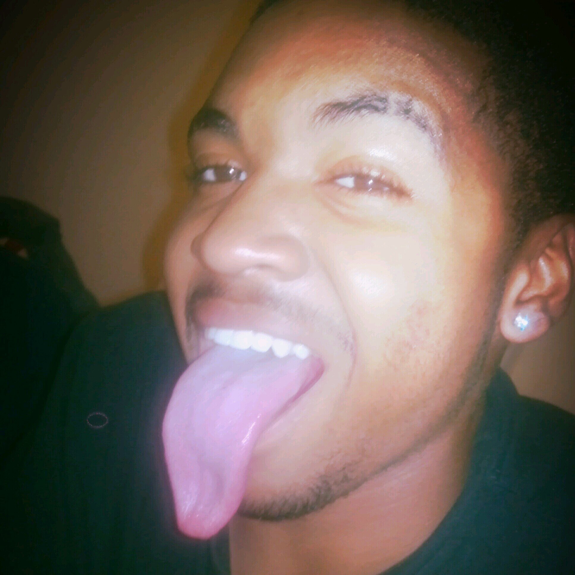 My name is Javeh and im a very cool person when you get 2 no me. Im bi,16,and a sophomore n high school