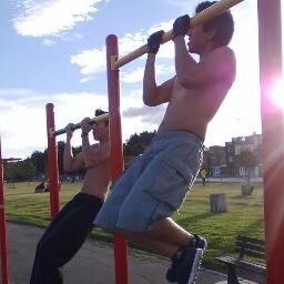 Yo no creo que tienes que ser mejor que los demás. creo que todos tienen que ser mejor de lo que jamás pensaron que podrían ser.