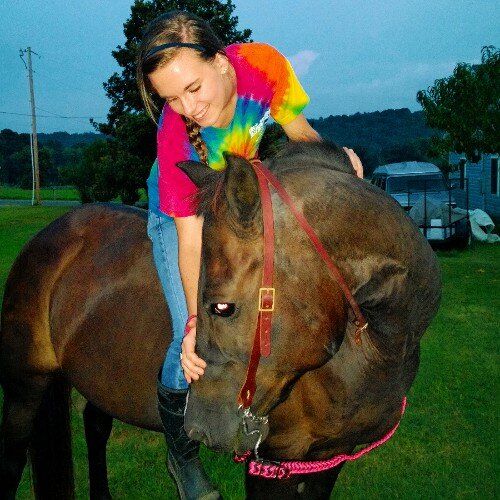 Equestrian.Rookie trainer.Barrel racer. Aspiring Musicians. @barrelon is the bestie. #fearless