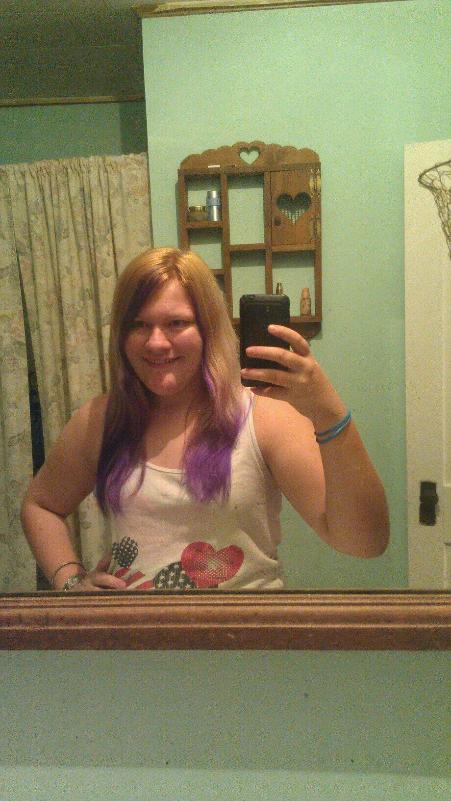 Hii I'm Kaitlynn I am 13 here's my Kik (katiebug10168)