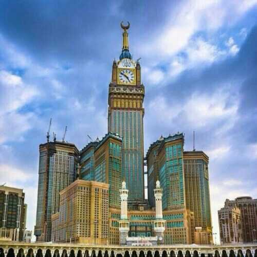 حّين ابدَأ الكٺَابَہ لا أنٺَظرُ الرّد مِنُ أحَد فَفيّ القَلبْ لغَةُ حَنيْن لا يَفھمُهَا سِوَىُ الذيّ اقصَدهُ ..