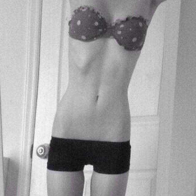 brokenmosaics's profile picture. Fucked up teenager.