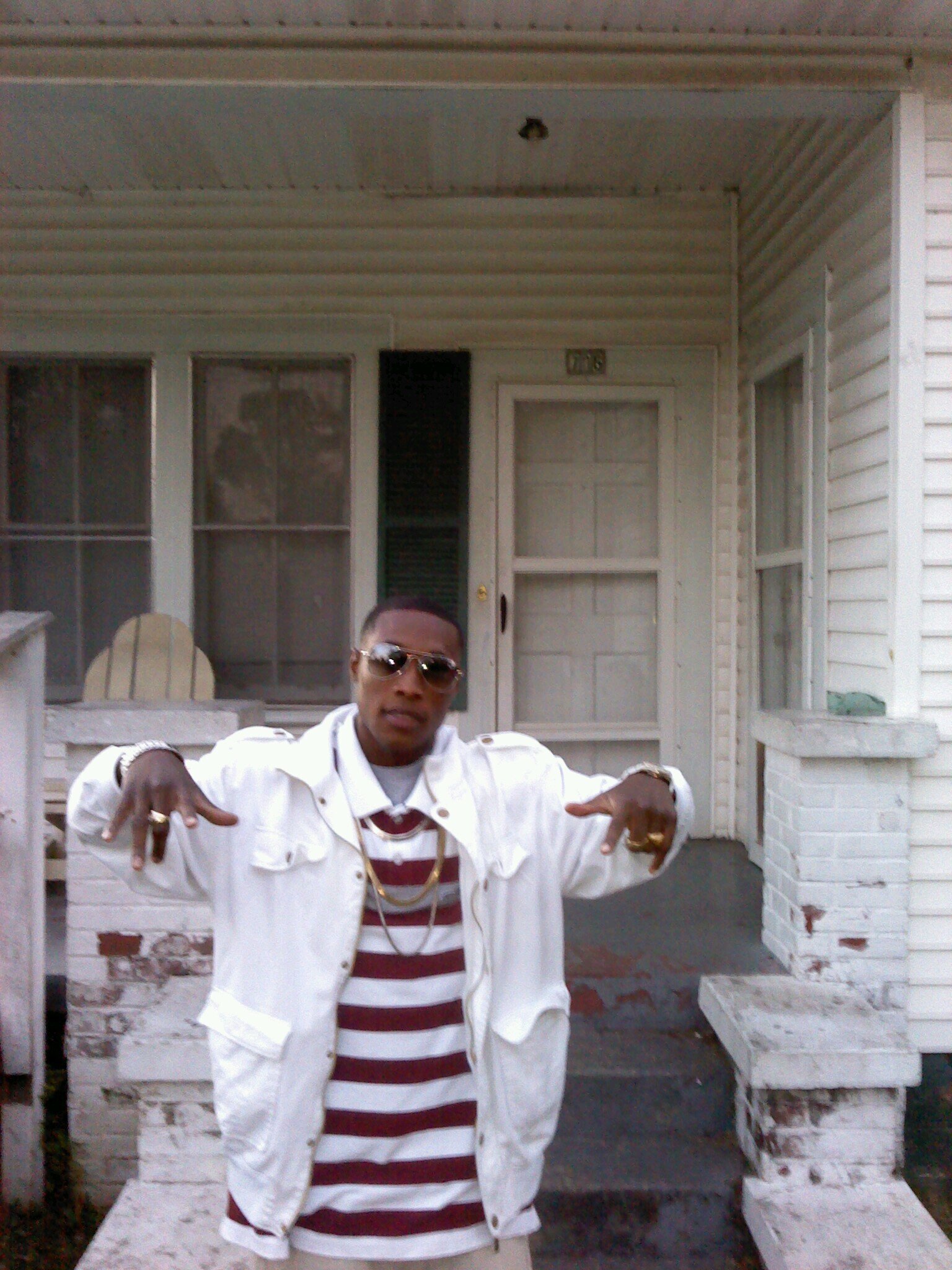 rapper_superstar/ sings (Rolling like a dumb truck)