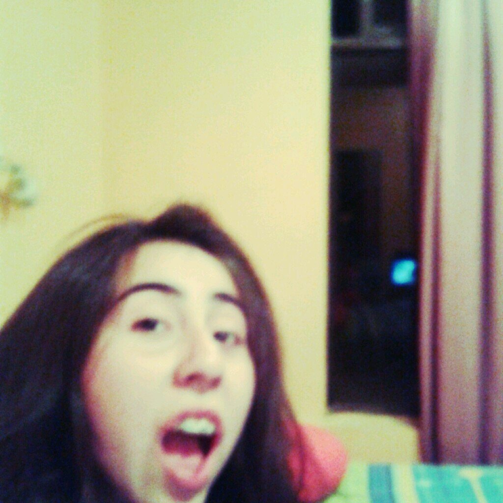 No dejes nunca de sonreír, ni siquiera cuando estés triste, porque nunca sabes quién se puede enamorar de tu sonrisa♥ @fede_koch