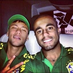 Nada se compara ao meu amor por vocês , é algo inexplicável e não tem tamanho, sou louca por vocês e admito LUCAS MOURA E NEYMAR JÚNIOR EU AMO VCS ∞