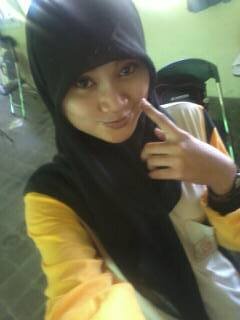 Bahagia milikin kamu yang bisa mengistimewakan aku :-*